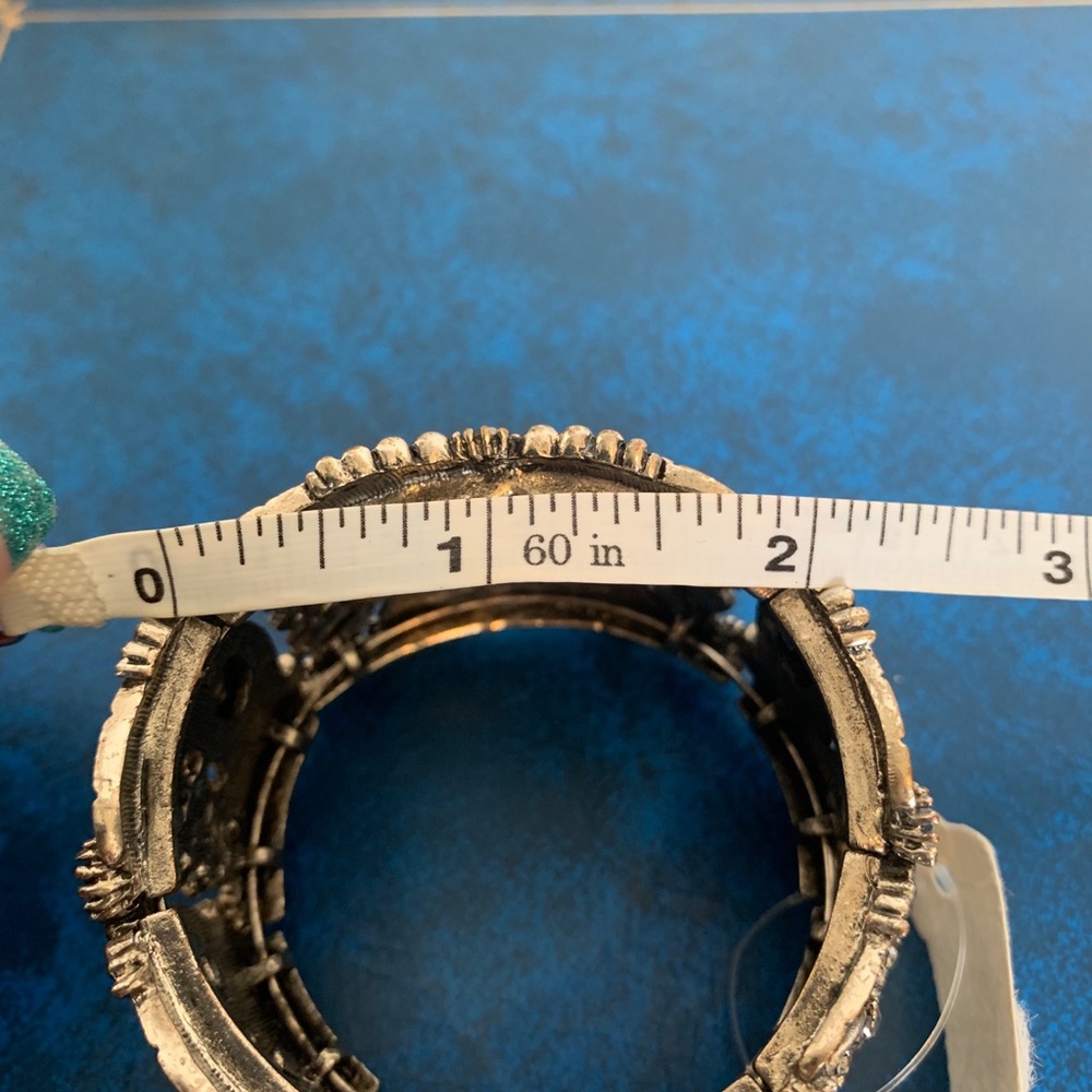 Cuff - Picture 6 of 7